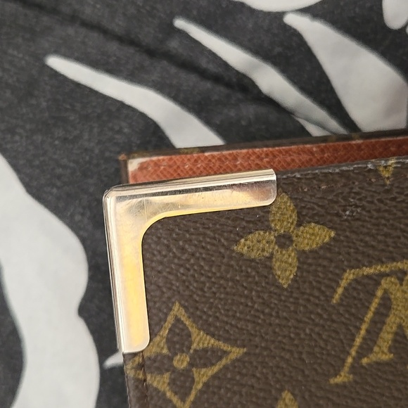 Louis Vuitton Monogram Desk Agenda 9”x6.5” - Picture 15 of 17